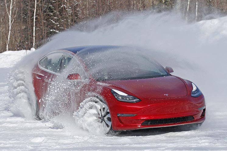 Tesla перевернула авторинок Норвегії