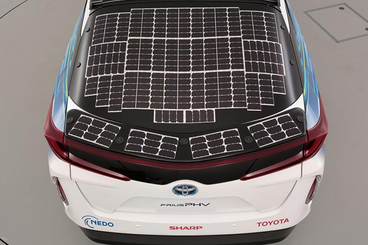 Toyota тестує Prius з сонячними батареями Toyota тестує Prius з сонячними батареями