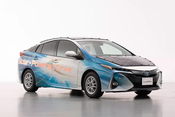 Toyota тестує Prius з сонячними батареями Toyota тестує Prius з сонячними батареями