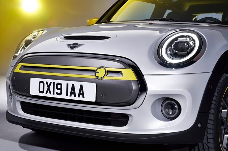 BMW офіційно представила електричний Mini Cooper BMW офіційно представила електричний Mini Cooper
