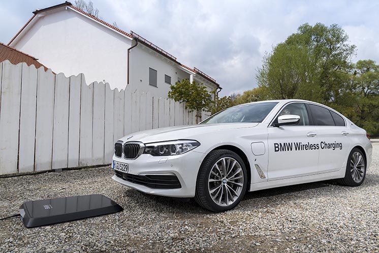 BMW розширює програму з бездротової зарядки електрифікованих автомобілів BMW розширює програму з бездротової зарядки електрифікованих автомобілів