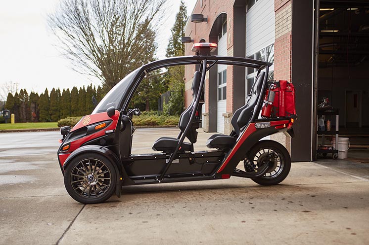 Двомісний триколісний електромобіль Arcimoto FUV надійшов у продаж