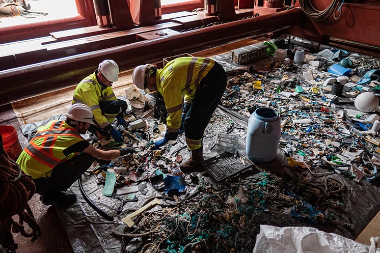 Система Ocean Cleanup приступила до розчищення Великого сміттєвої плями в Тихому океані Система Ocean Cleanup приступила до розчищення Великого сміттєвої плями в Тихому океані