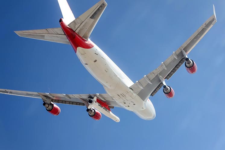 LauncherOne - двоступенева ракета під крилом модифікованого Boeing 747 LauncherOne - двоступенева ракета під крилом модифікованого Boeing 747