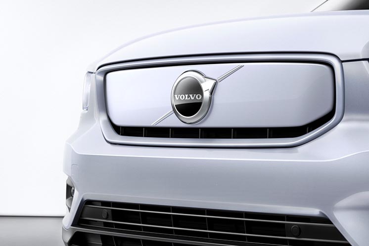 Volvo представила свій перший електрокар XC40 Recharge Volvo представила свій перший електрокар XC40 Recharge