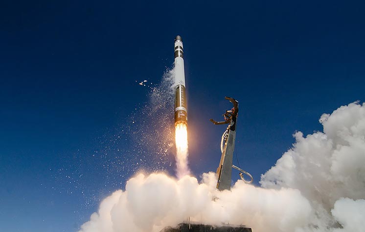 Rocket Lab займеться доставленням вантажів на орбіту Місяця