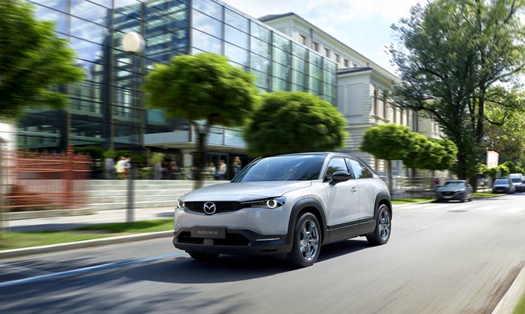 На Токійському автосалоні Mazda презентувала свій перший електромобіль MX-30