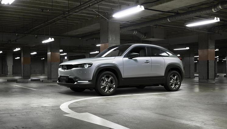 На Токійському автосалоні Mazda презентувала свій перший електромобіль MX-30 На Токійському автосалоні Mazda презентувала свій перший електромобіль MX-30