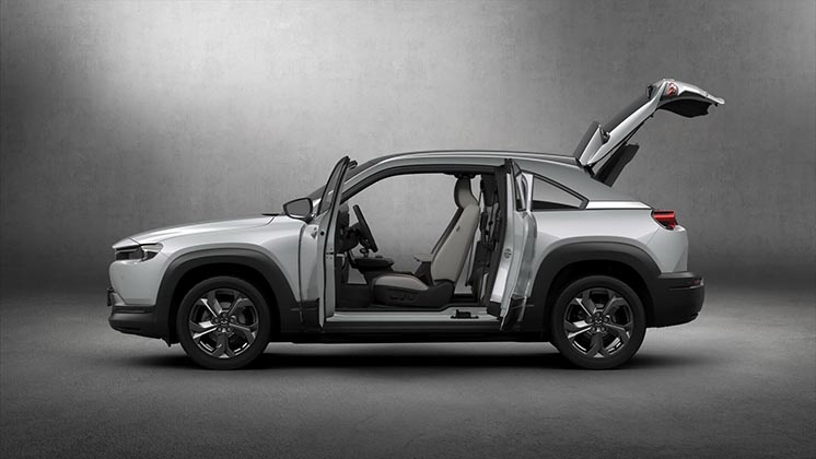 На Токійському автосалоні Mazda презентувала свій перший електромобіль MX-30 На Токійському автосалоні Mazda презентувала свій перший електромобіль MX-30