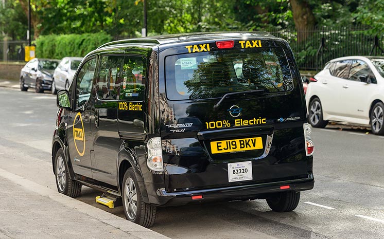 Лондонські «кеби» отримали електричного конкурента Dynamo Taxi Лондонські «кеби» отримали електричного конкурента Dynamo Taxi