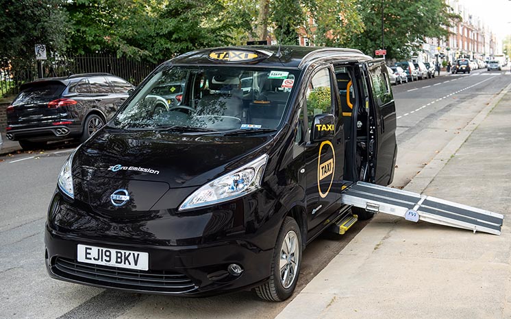 Лондонські «кеби» отримали електричного конкурента Dynamo Taxi Лондонські «кеби» отримали електричного конкурента Dynamo Taxi