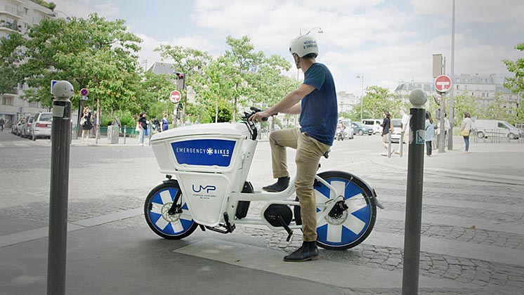 У Парижі запрацювала «швидка» на електровелосипедах Emergency Bike У Парижі запрацювала «швидка» на електровелосипедах Emergency Bike